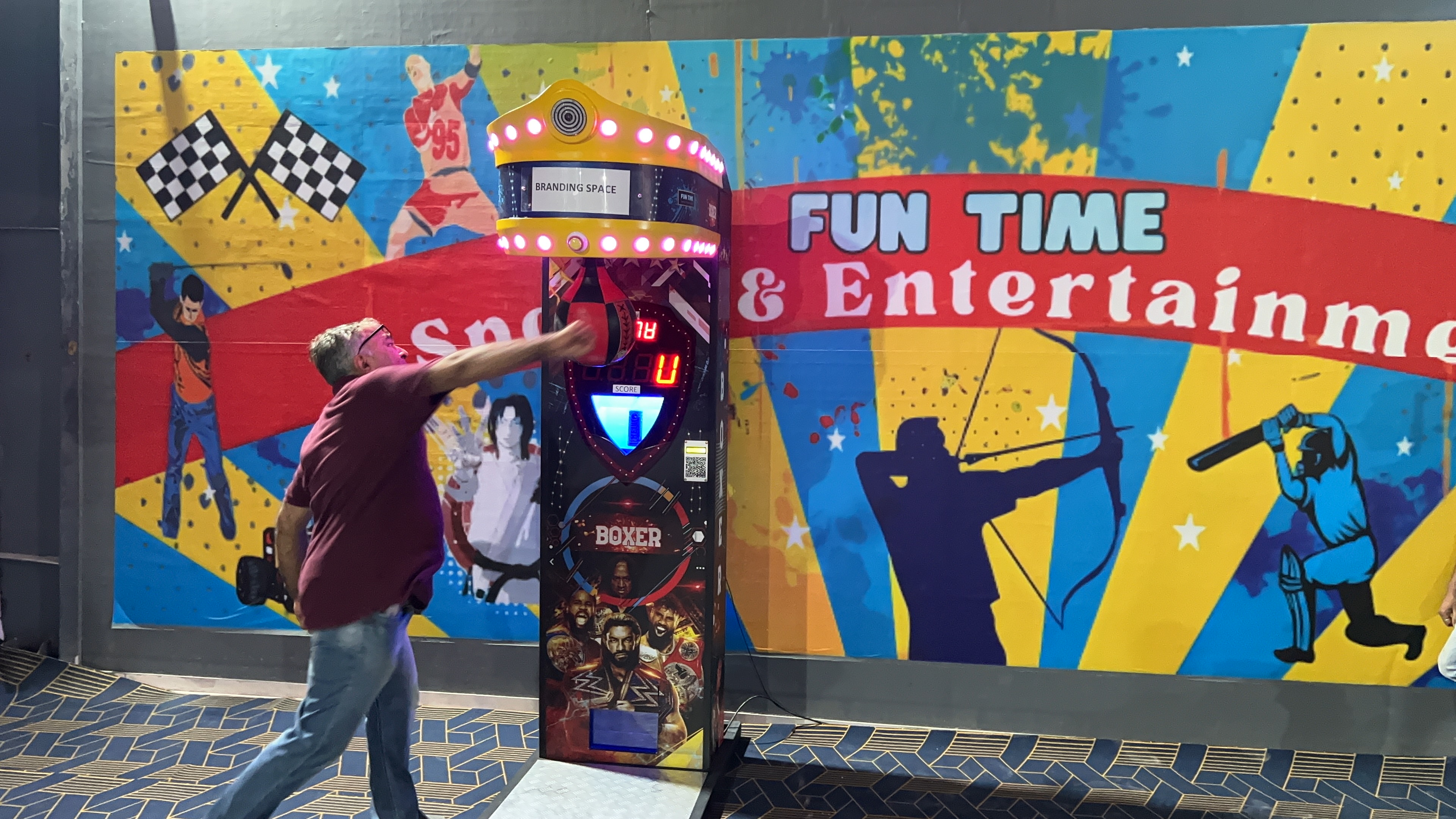 One Punch Boxing strength tester in arcade